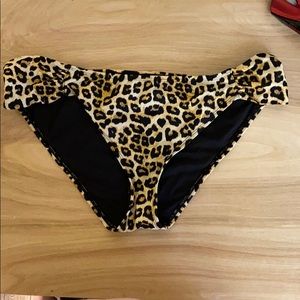 Leopard bikini bottom